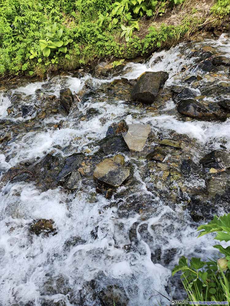 Crossing Thachkatnu Creek