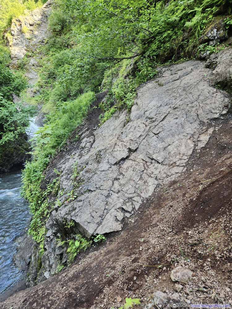 Path to Unofficial Thunderbird Falls Viewpoint