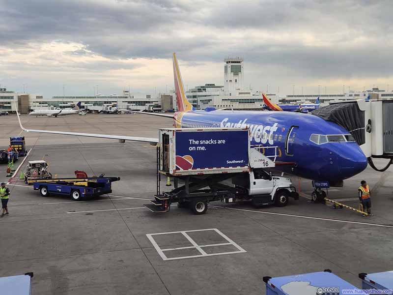 Southwest Airlines B738 (N8324A)
