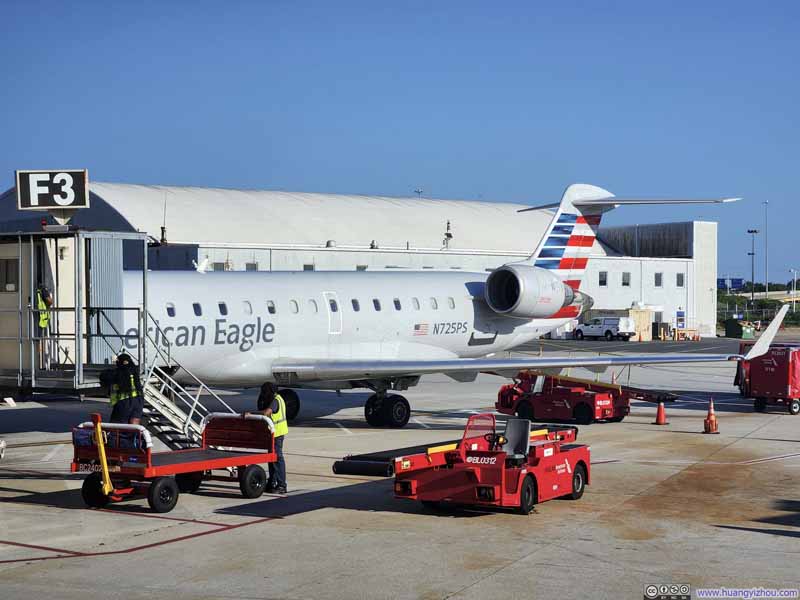 American Eagle CRJ700 (N725PS)