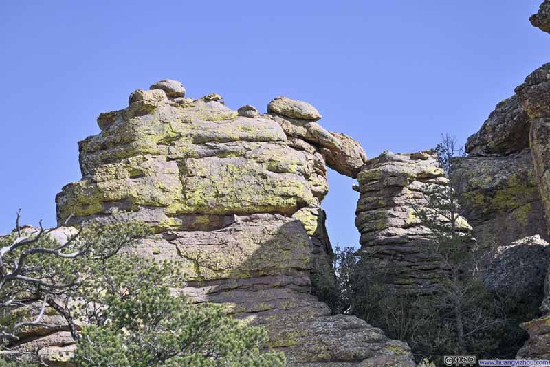 Opening between Hoodoos