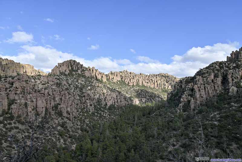 Hoodoos around Upper Rhyolite Canyon