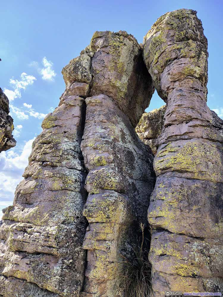Opening between Hoodoos