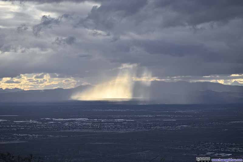 Light Flowing through Clouds