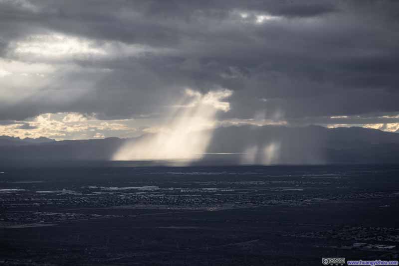 Light Flowing through Clouds