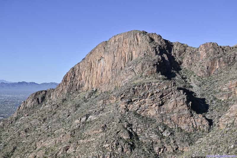Cliff along Finger Rock Canyon