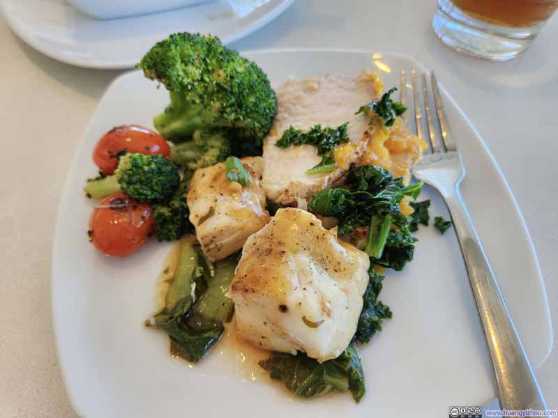 Lunch from LAX Flagship Lounge