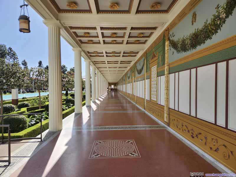 Passage along Garden