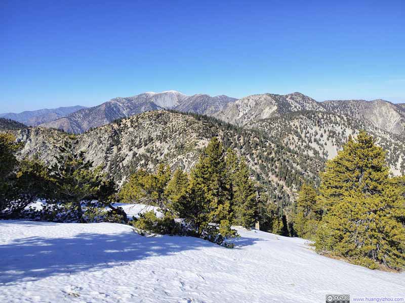 San Gabriel Mountains to the North