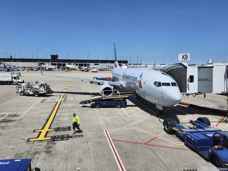 American Airlines B738 (N831NN) at Gate