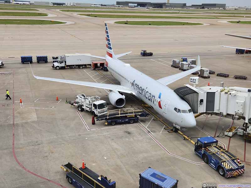 American Airlines B738 (N301NW) at Gate