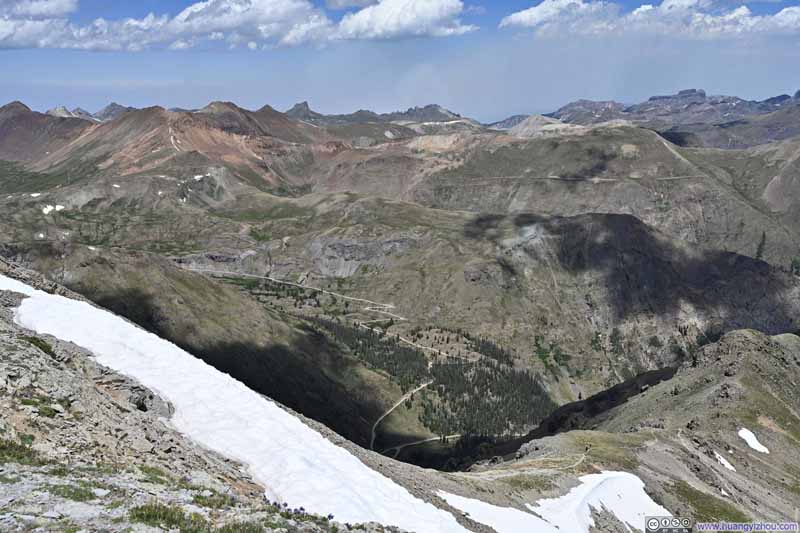 Road up Cinnamon Pass