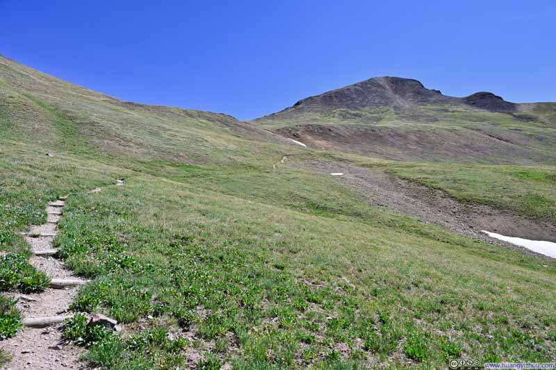 Trail through Grassy Field to Redcloud Peak